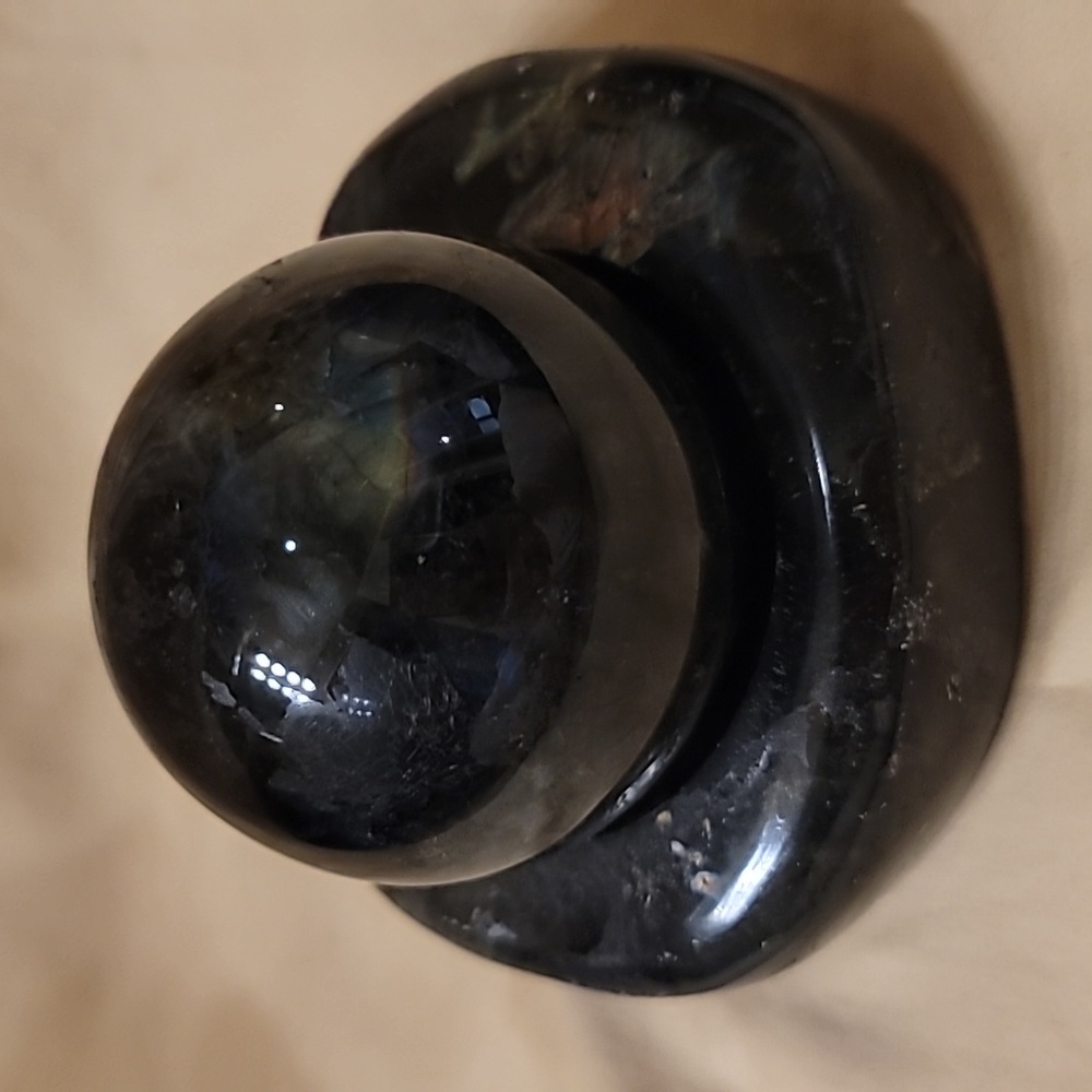 Laboridite sphere and slab holder
